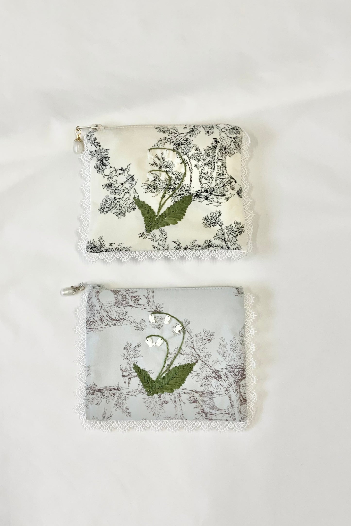 すずらんリボン刺繡ポケットティッシュケース付きポーチ