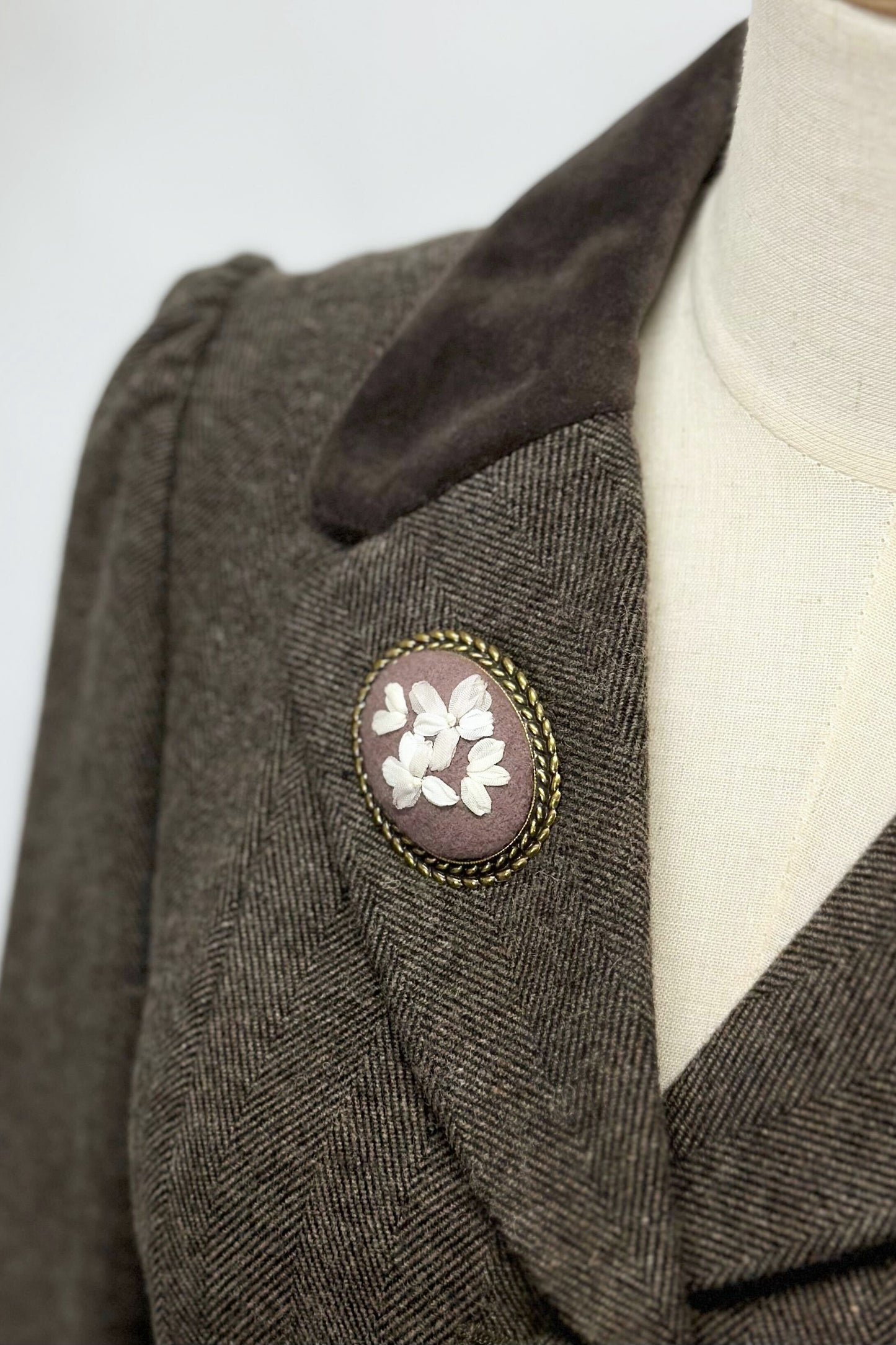 リボン刺繍ブローチ