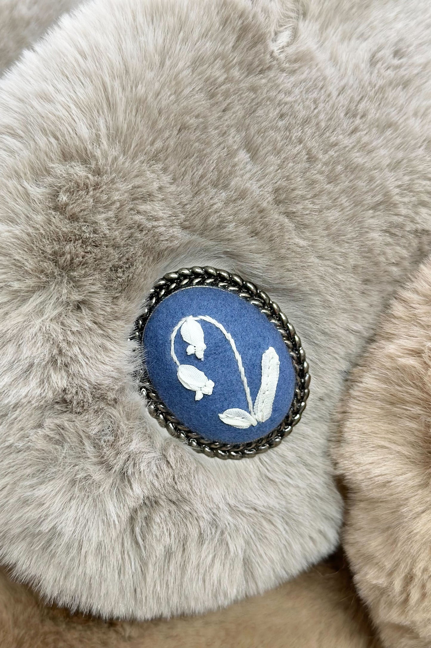 リボン刺繍ブローチ