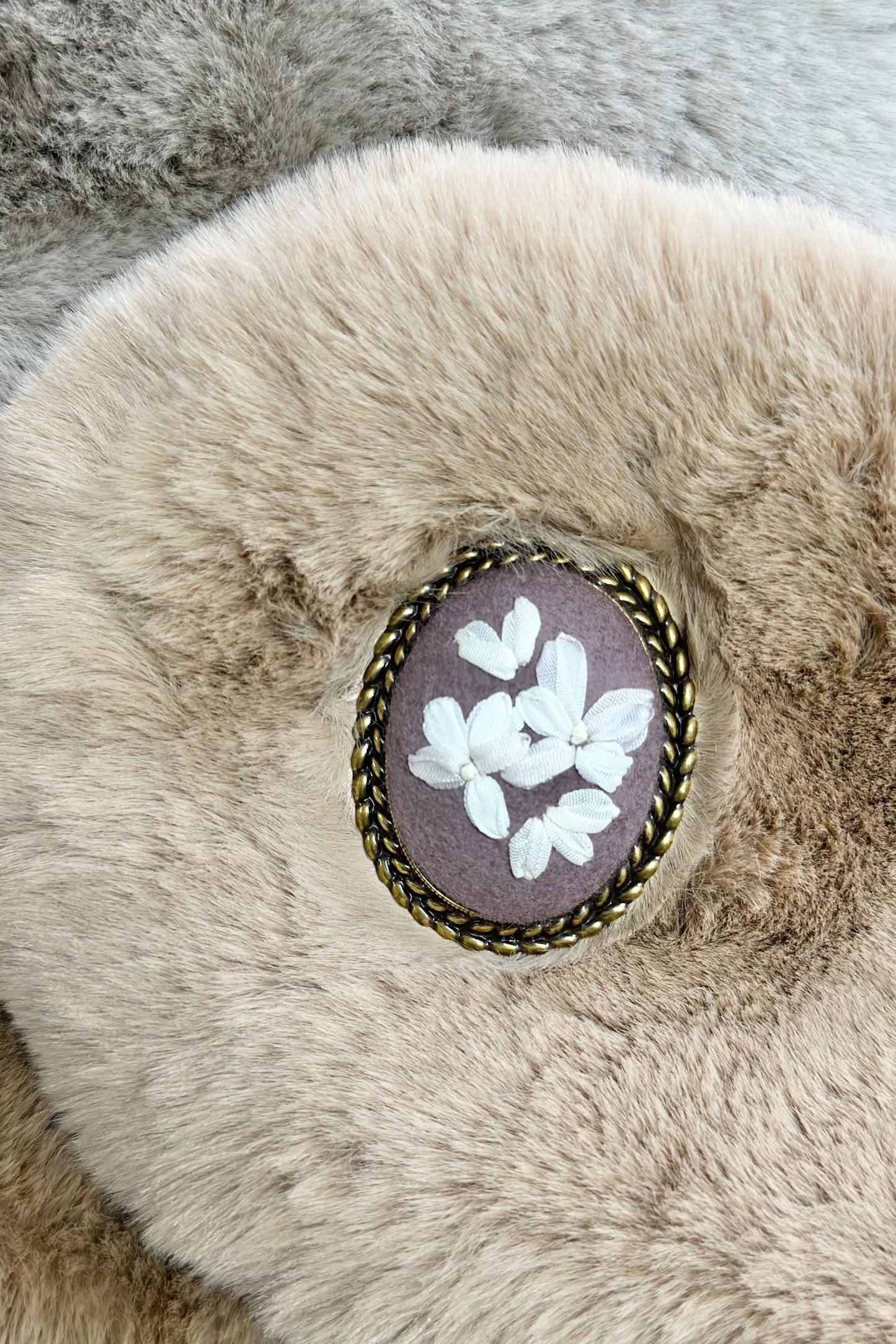 リボン刺繍ブローチ