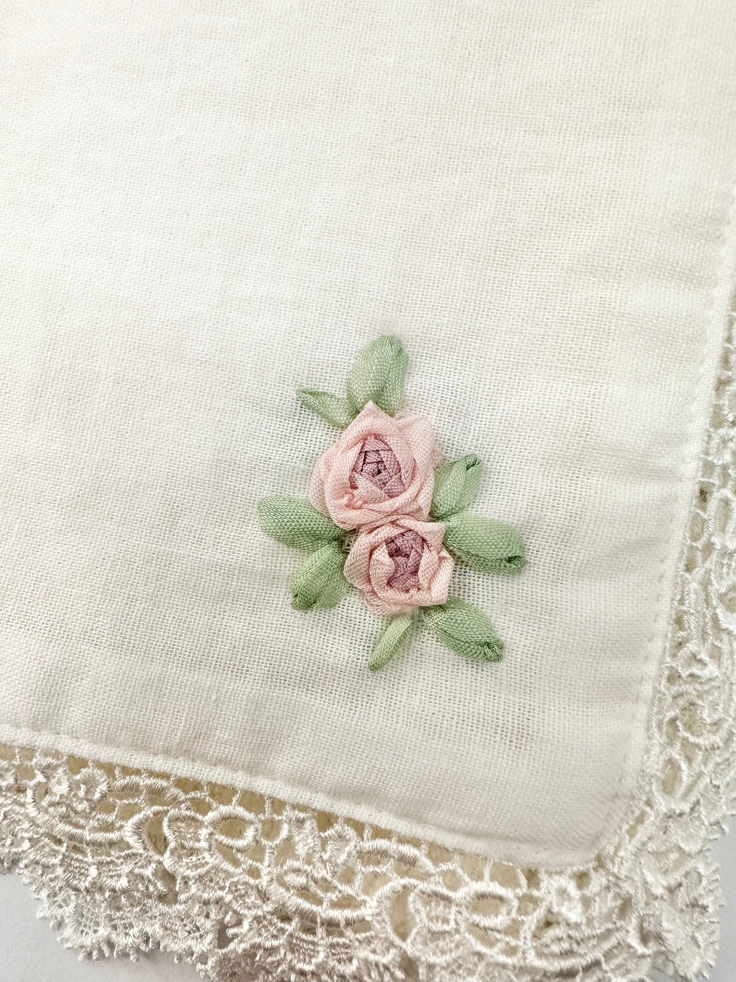 リボン刺繡ハンカチ