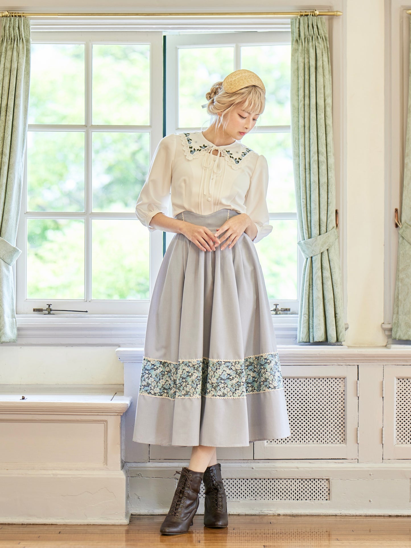 ネモフィラ刺繍付け襟