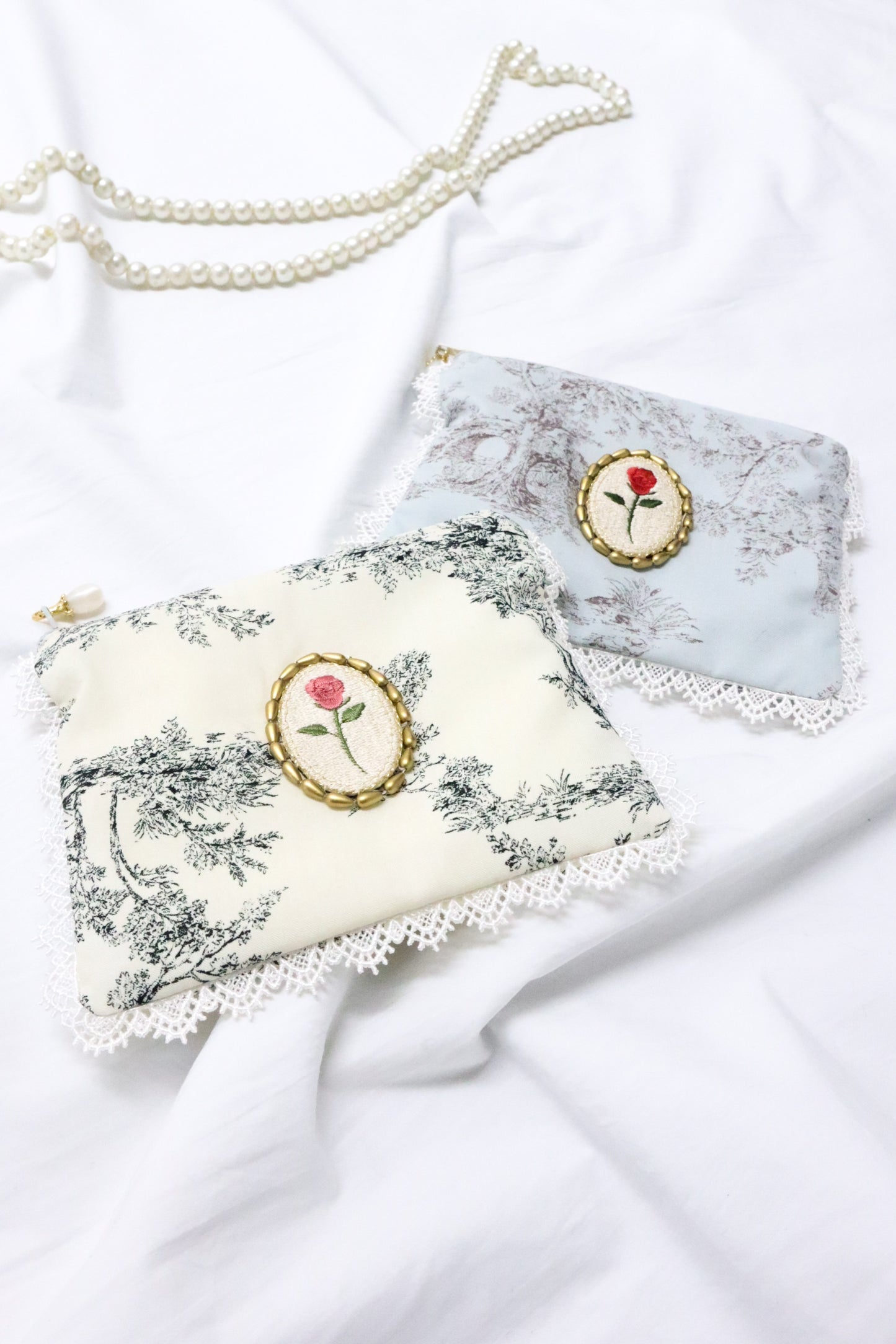 刺繍ティッシュケース付きポーチ