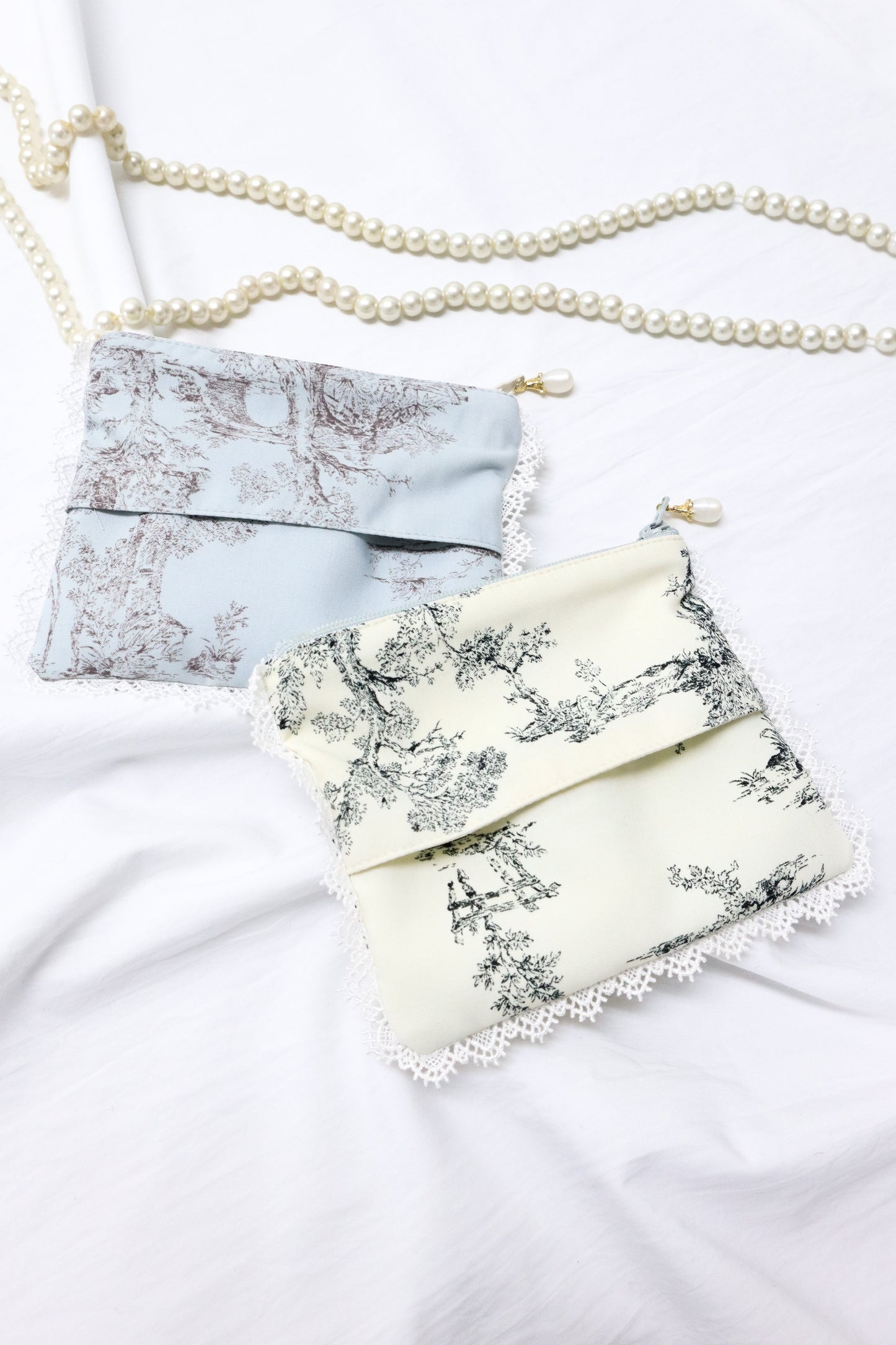 刺繍ティッシュケース付きポーチ