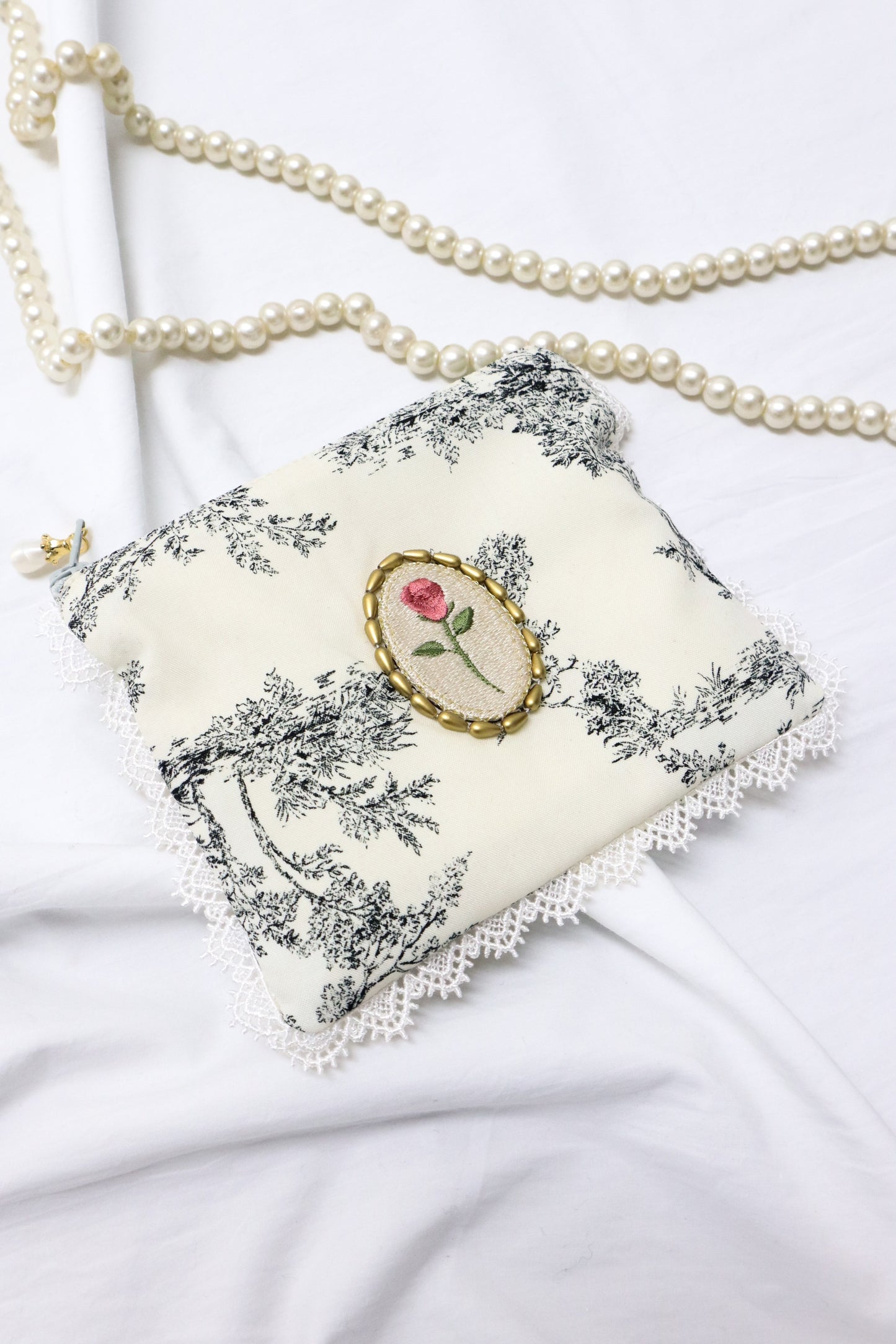 刺繍ティッシュケース付きポーチ