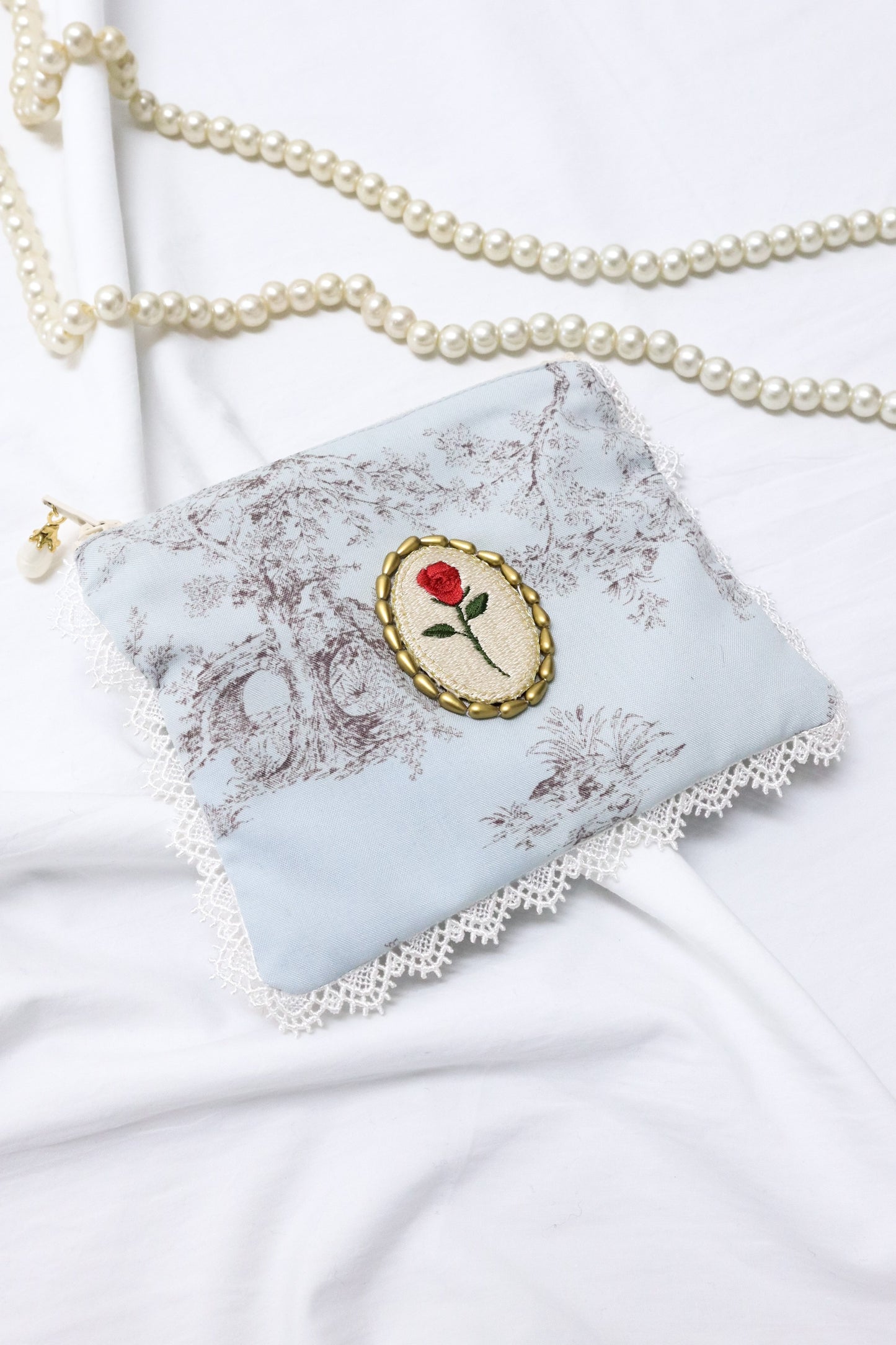 刺繍ティッシュケース付きポーチ