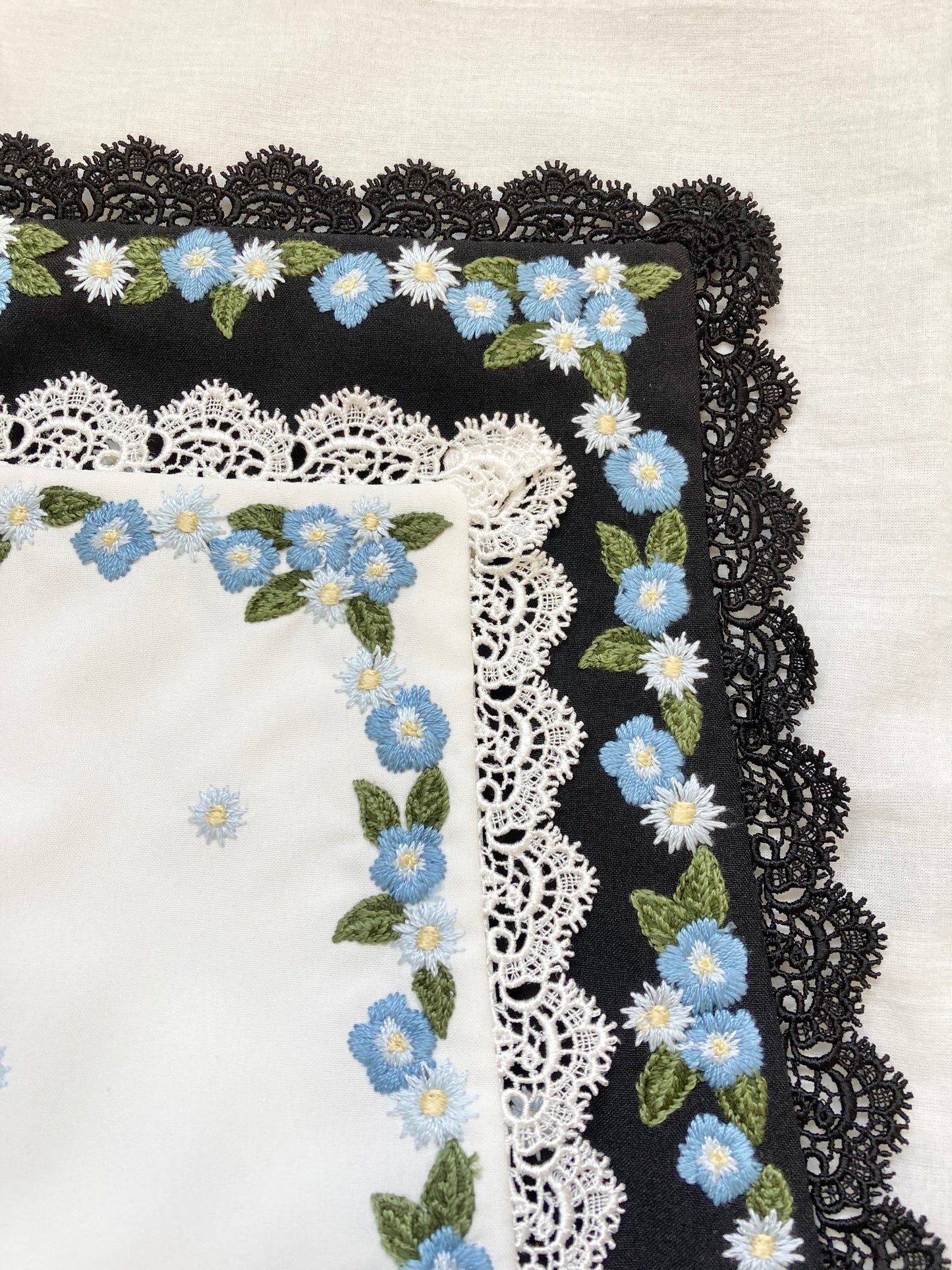 ネモフィラ刺繍付け襟