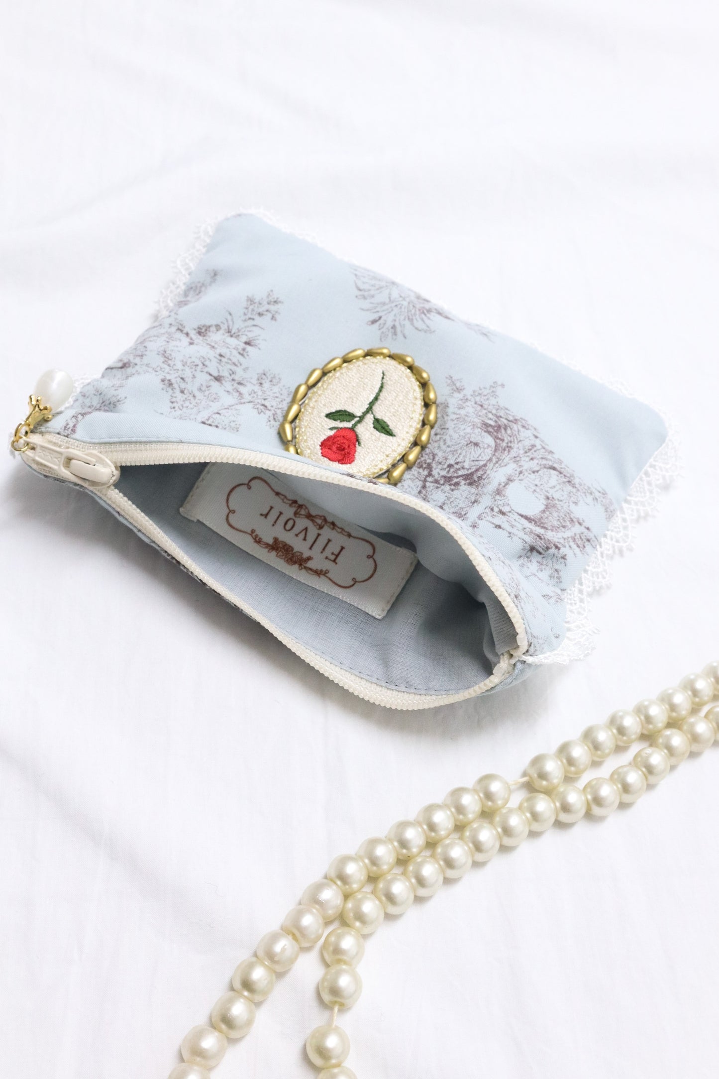 刺繍ティッシュケース付きポーチ