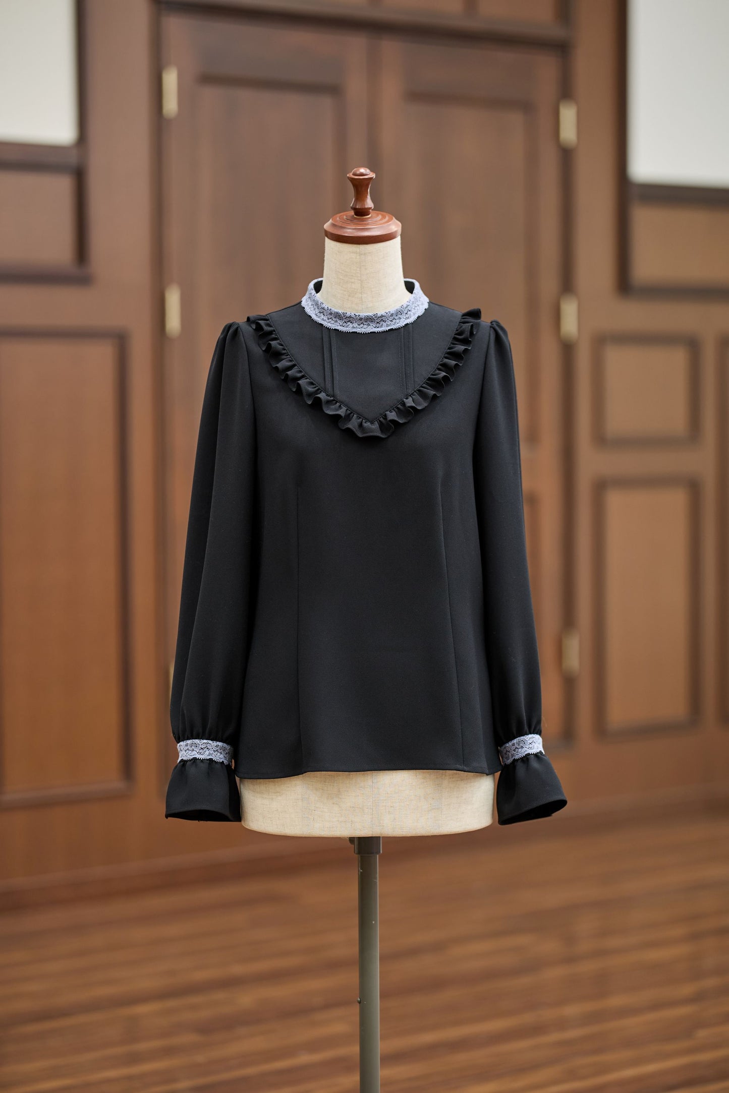 特典付き【Pre-order】Stand-up collar blouse/Black