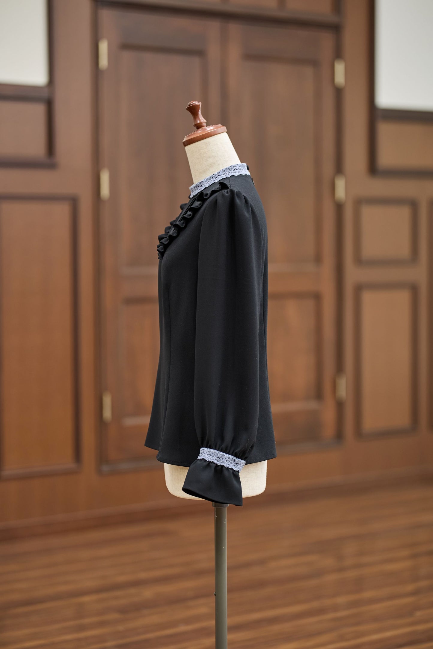 特典付き【Pre-order】Stand-up collar blouse/Black