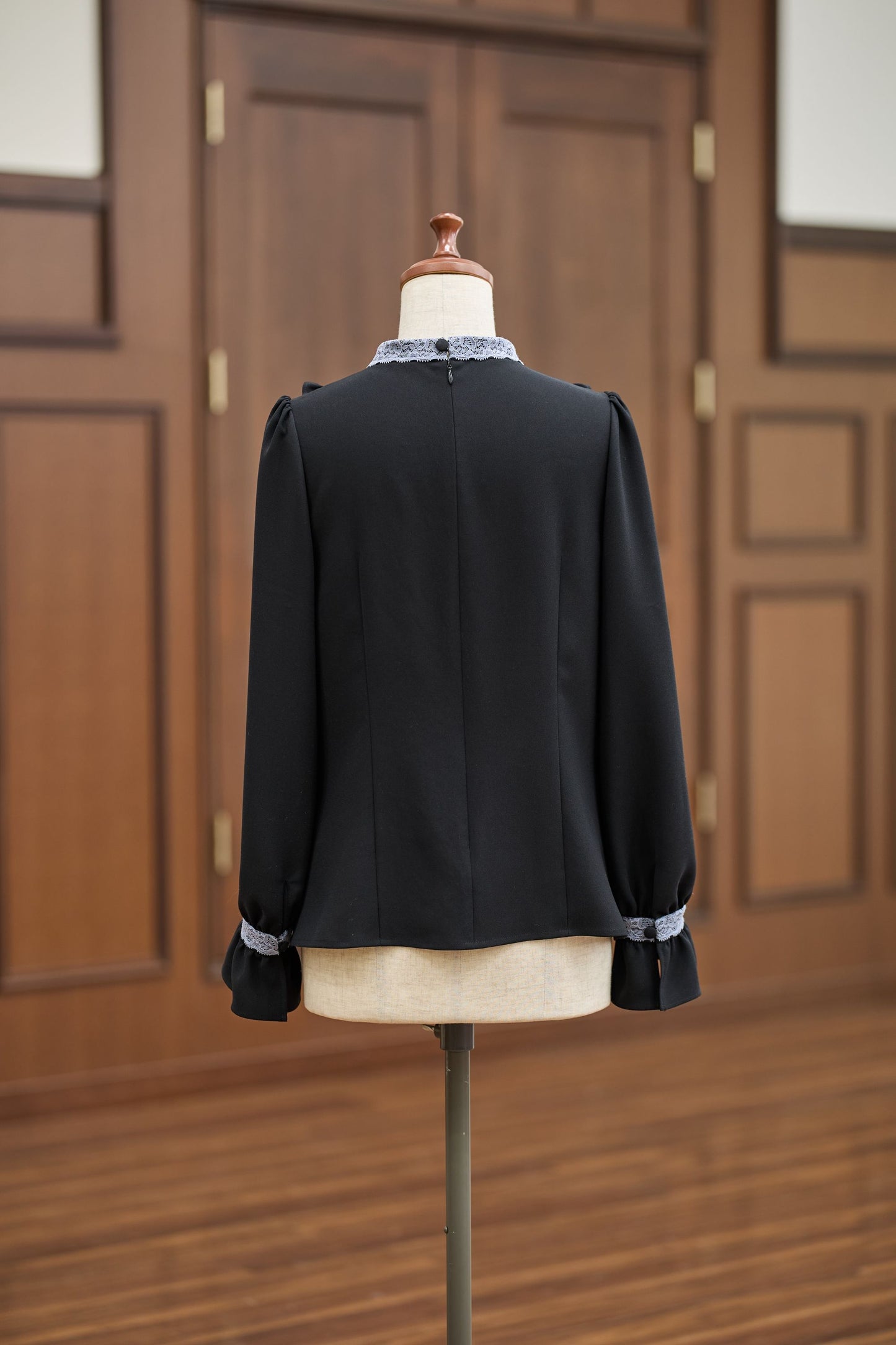 特典付き【Pre-order】Stand-up collar blouse/Black