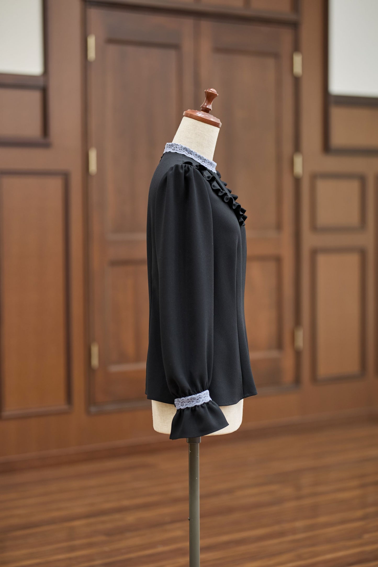 特典付き【Pre-order】Stand-up collar blouse/Black