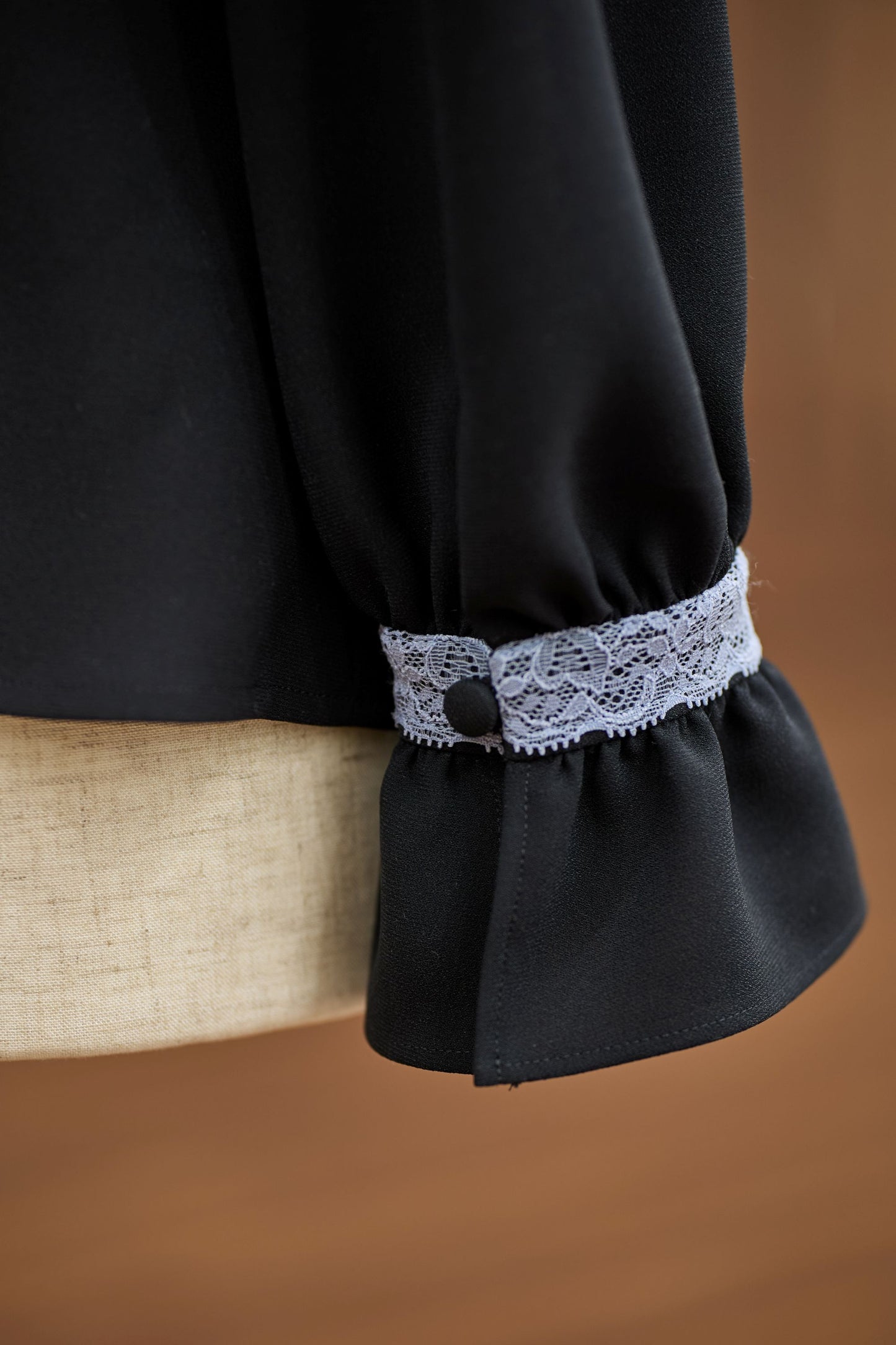 特典付き【Pre-order】Stand-up collar blouse/Black
