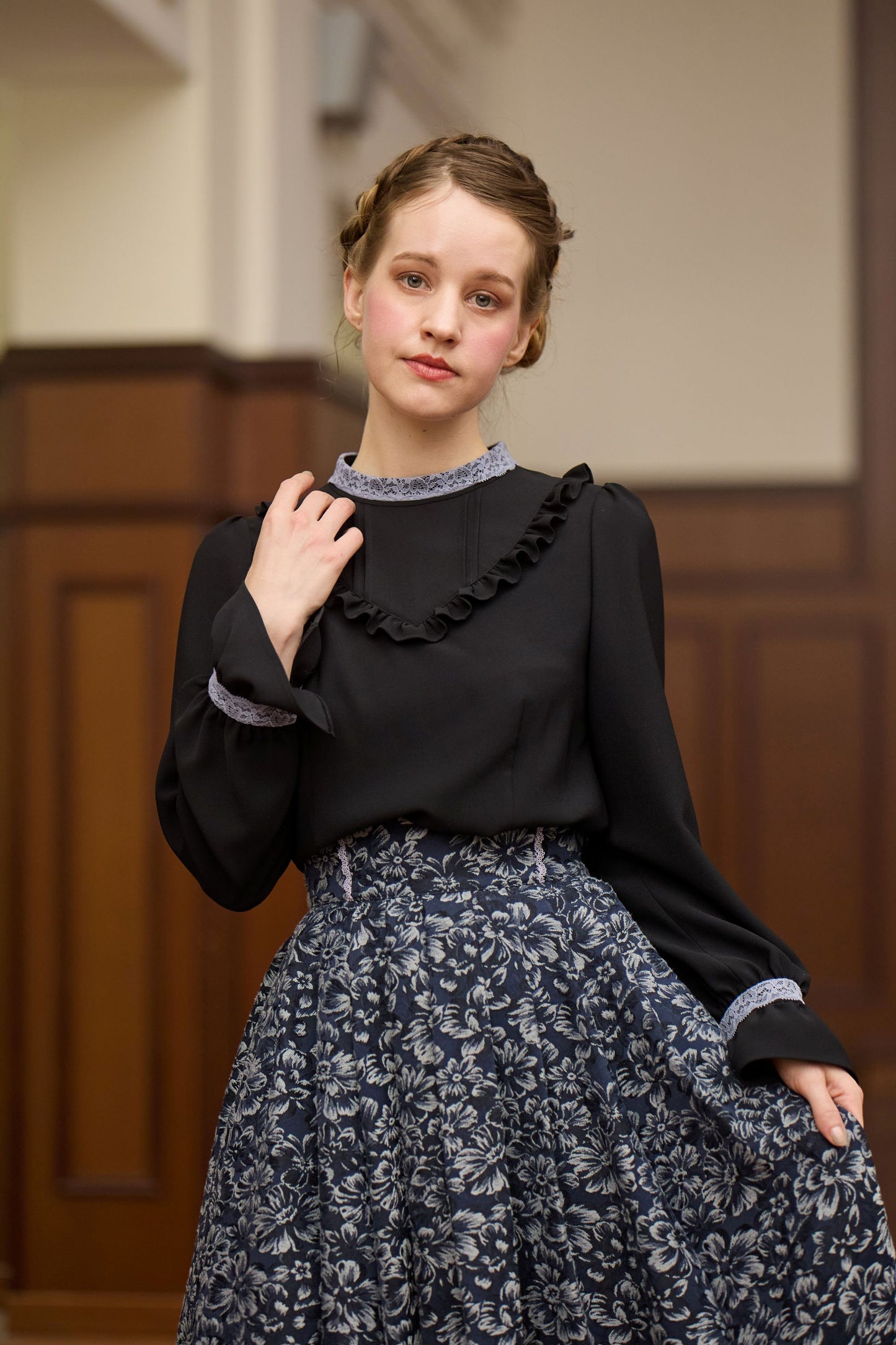 特典付き【Pre-order】Stand-up collar blouse/Black