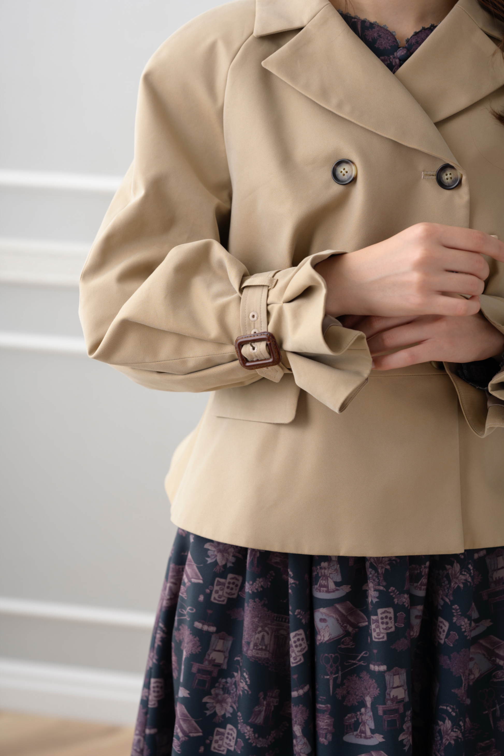 ショートトレンチコート